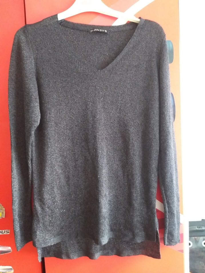 Gri V Yaka Kadın Triko Kazak - Görsel 4