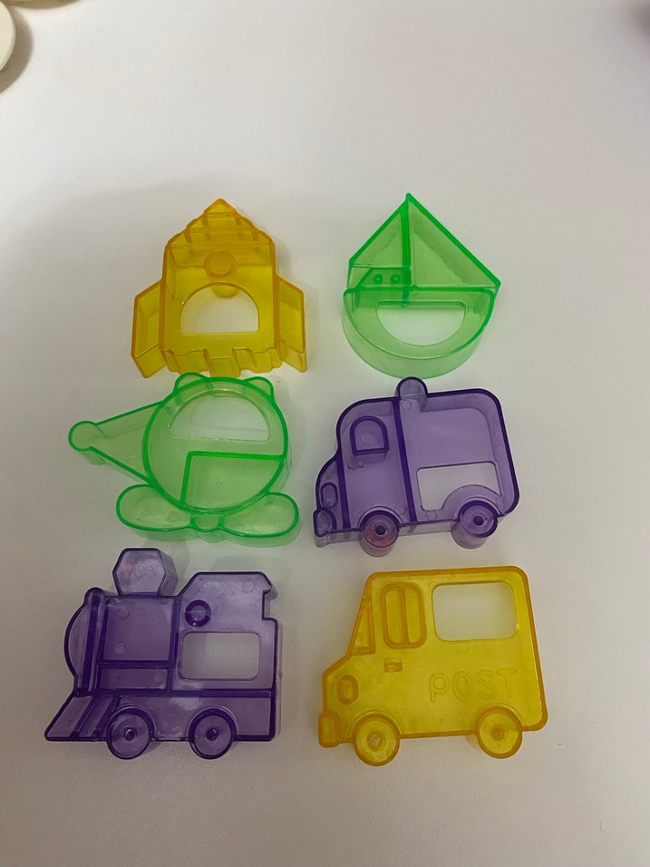 Renkli Taşıt Şekilli Plastik kurabiye ya da oyun hamuru kalıplrı - Görsel 2