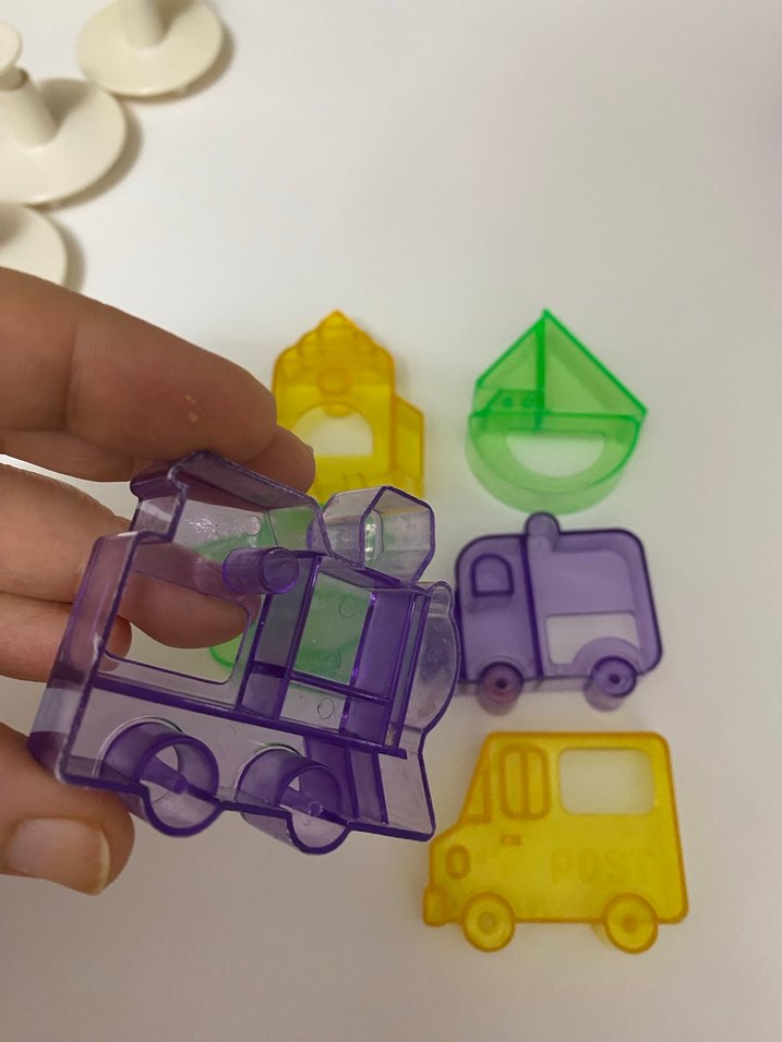 Renkli Taşıt Şekilli Plastik kurabiye ya da oyun hamuru kalıplrı - Görsel 3