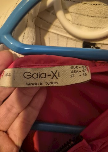 Erkek Parlak Kırmızı Midi Boy Kapüşonlu Rüzgarlık - Görsel 3