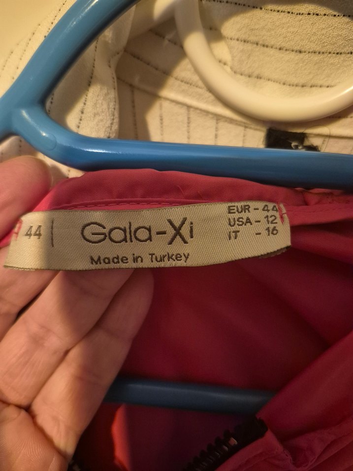 Erkek Parlak Kırmızı Midi Boy Kapüşonlu Rüzgarlık - Görsel 3