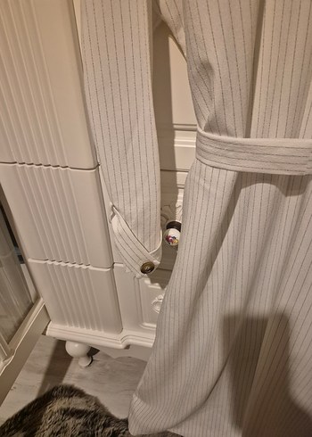 Uzun Beyaz Kadın Günlük Stil Pardösü - Görsel 3