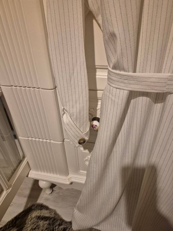 Uzun Beyaz Kadın Günlük Stil Pardösü - Görsel 3