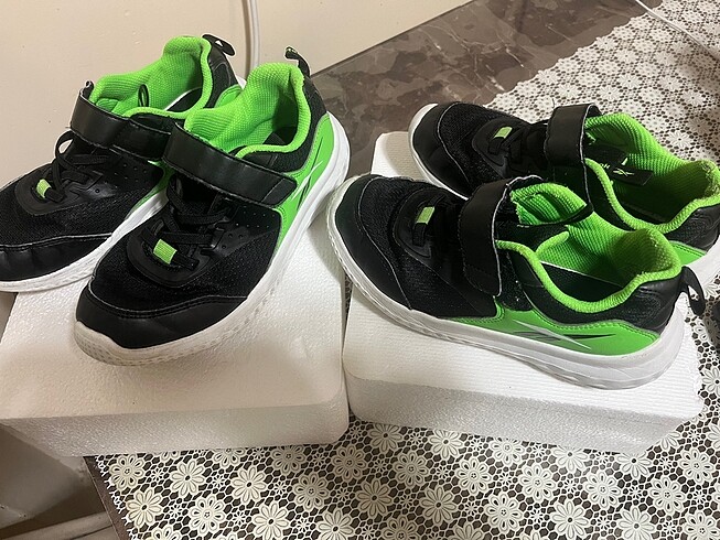 Reebok 2 adet 32 ve 33 numara 2 adet temiz reebok spor ayakkabı