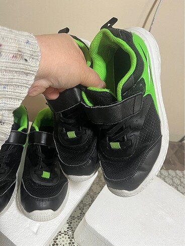33 Beden 2 adet 32 ve 33 numara 2 adet temiz reebok spor ayakkabı