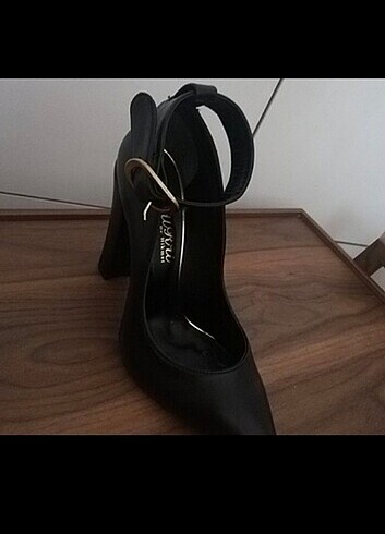 Bilekten bağlamalı stiletto