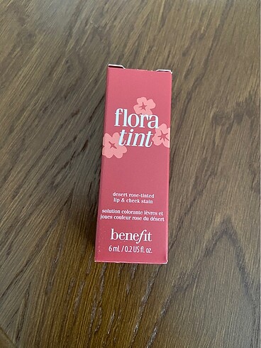  Beden Benefit Flora Tint