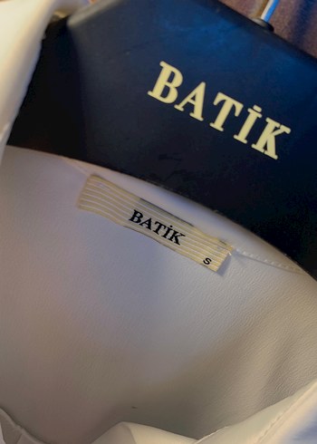 Batik Batik bağcıklı saten gömlek