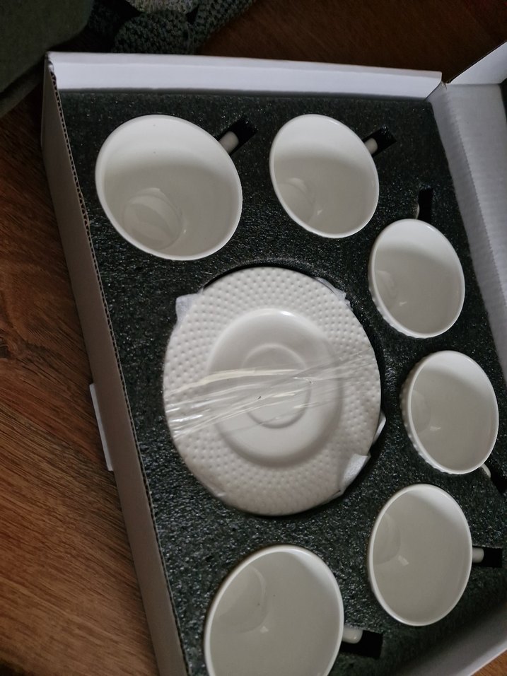 Beyaz Kabartmalı Desenli Fincan ve Tabağı - Görsel 3