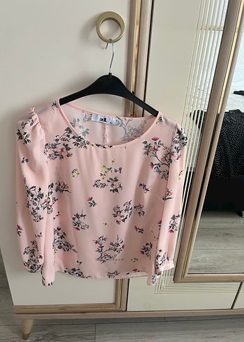 Pembe Çiçekli Uzun Kollu Kadın Bluz Adil Işık
