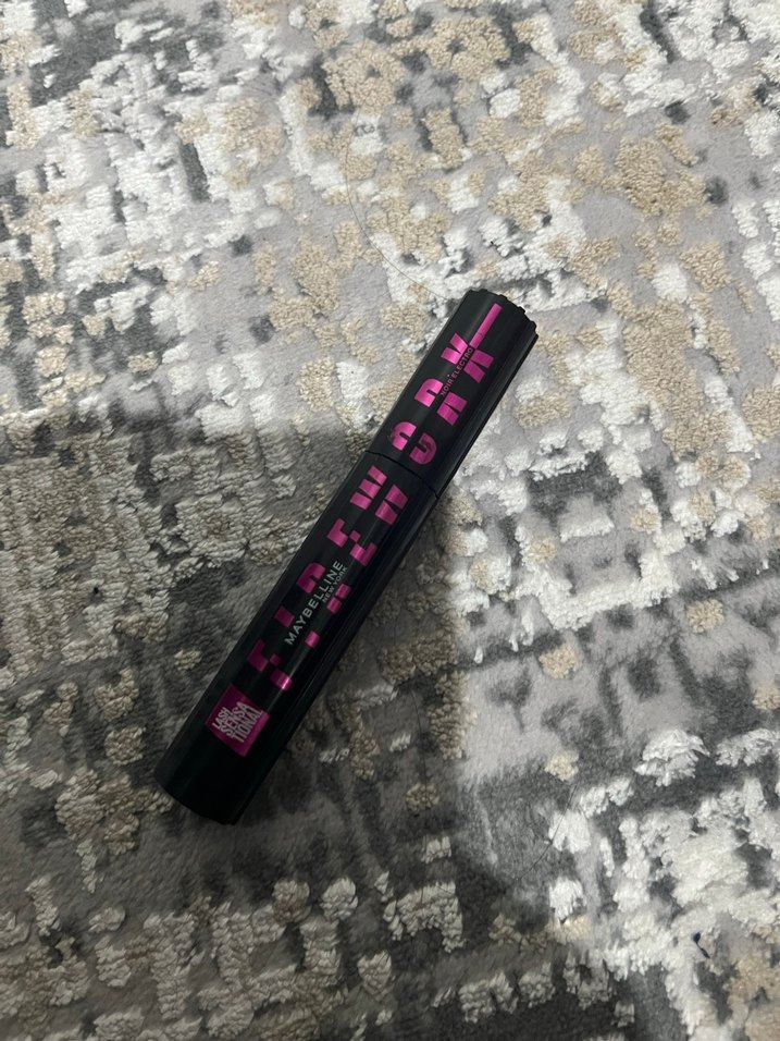 Maybelline Sıra Dışı Kirpikler Maskara - siyah - Görsel 2