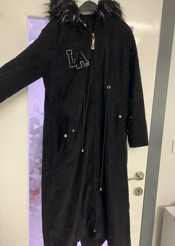 Siyah Nakışlı Uzun Kadın Kaban - Görsel 2