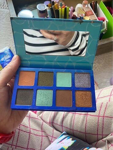 Revolution Revolution x Finding Nemo Fin Dude Eyeshadow - Kayıp Balık Nemo