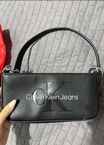 Calvin Klein Jeans Siyah Deri Kadın Çanta