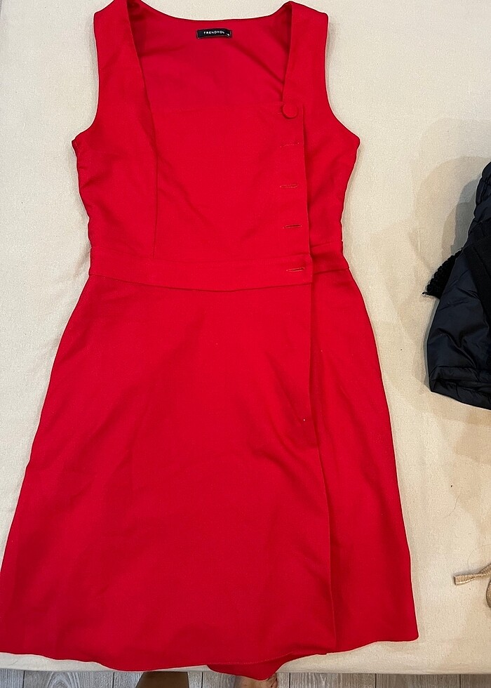 Muhteşem kırmızı elbise hiç giymedim - Görsel 4