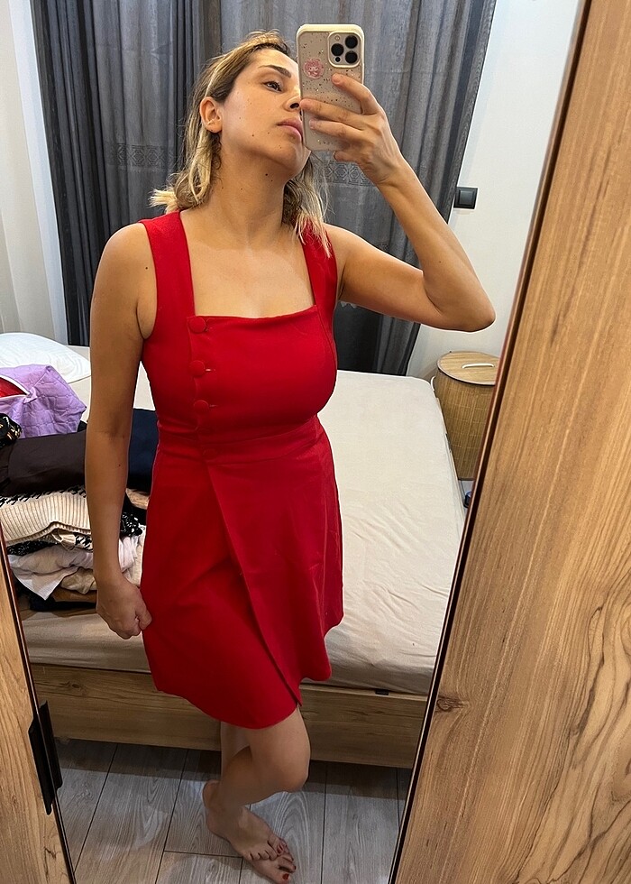 Muhteşem kırmızı elbise hiç giymedim - Görsel 3