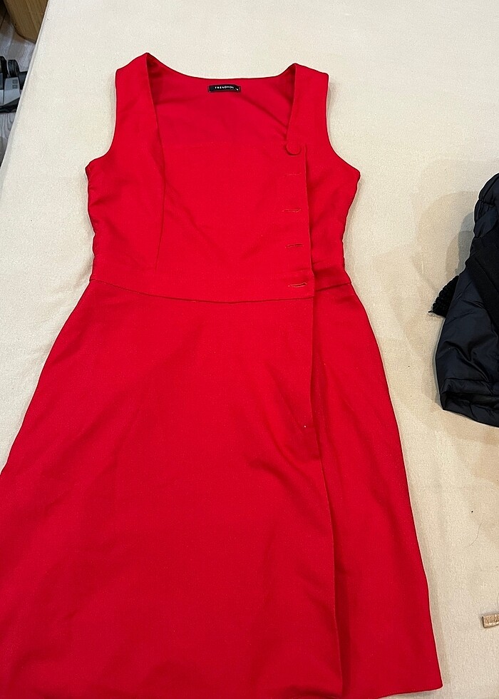 Muhteşem kırmızı elbise hiç giymedim - Görsel 2