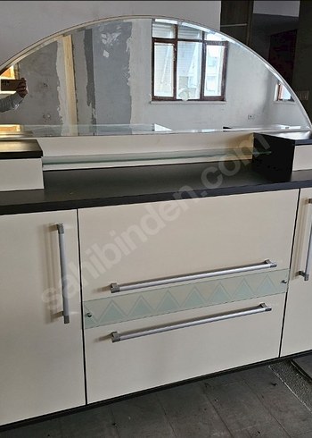 Diger Beyaz ve Gri Mutfak Dolabı