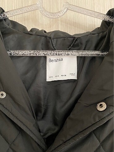 Bershka Bershka Siyah Kapitone Mont