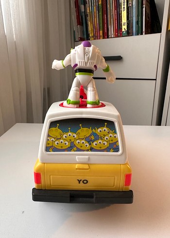 Toy Story Buzz Pizza planet araba seti - Görsel 4
