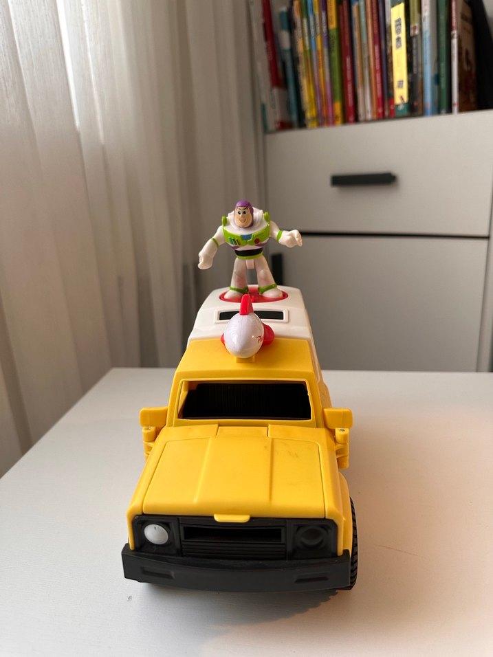 Toy Story Buzz Pizza planet araba seti - Görsel 2