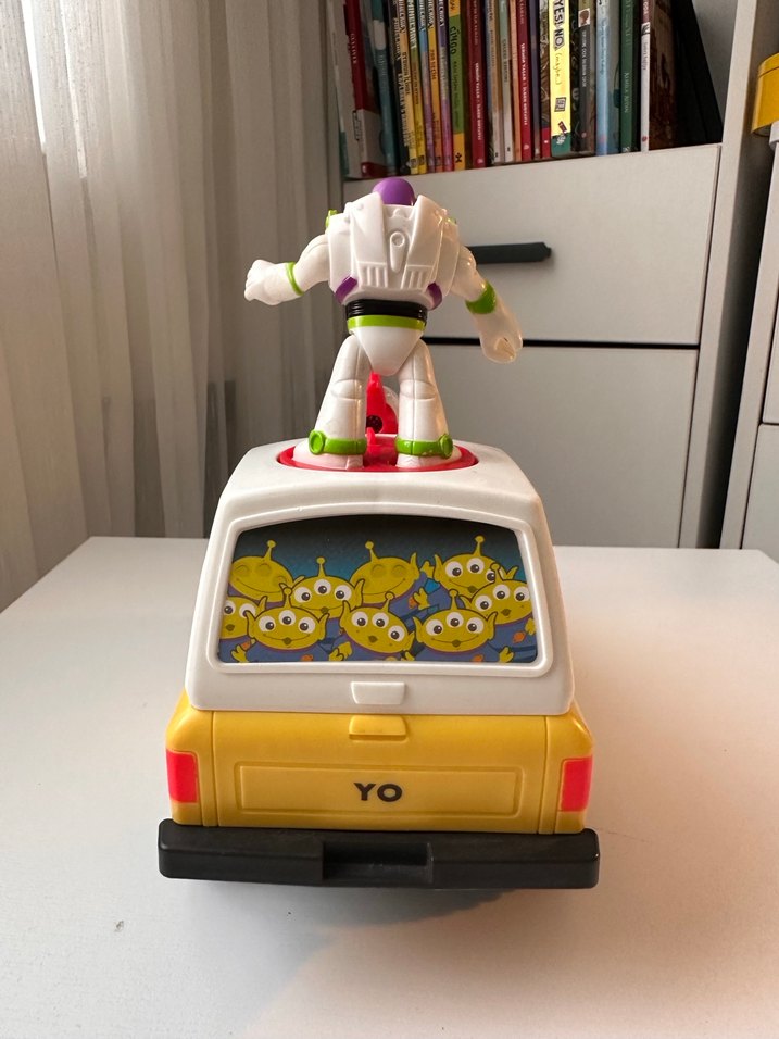 Toy Story Buzz Pizza planet araba seti - Görsel 4