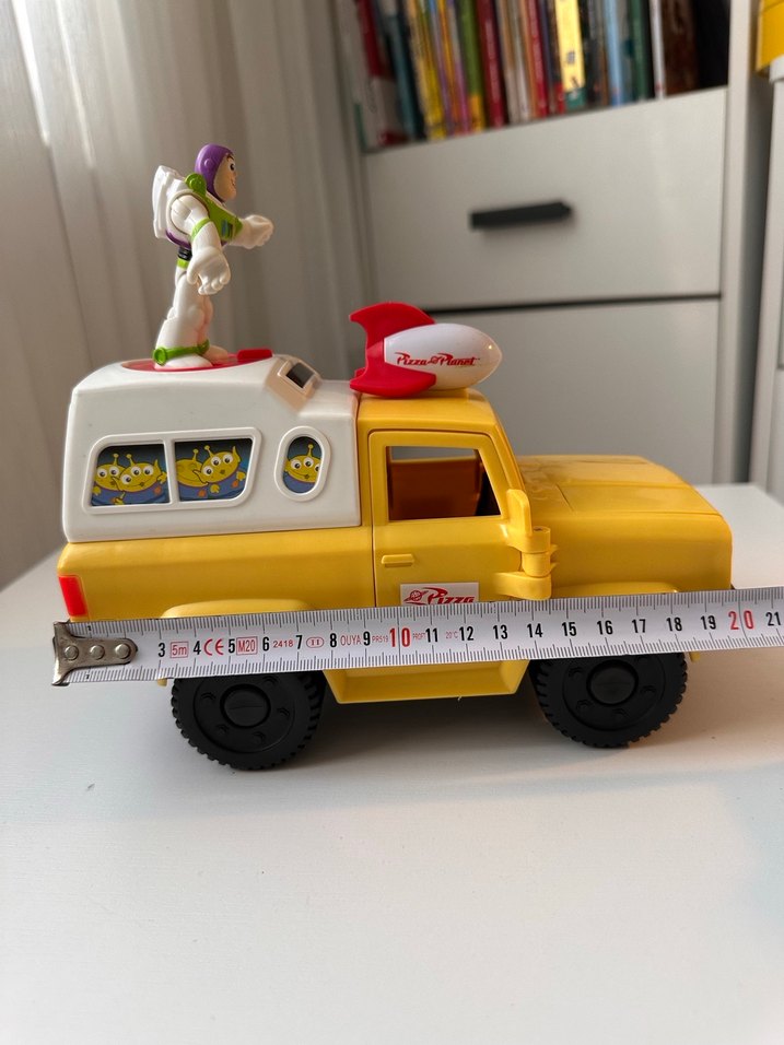 Toy Story Buzz Pizza planet araba seti - Görsel 5