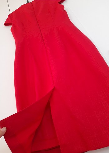 Kırmızı yırtmaçlı mini elbise - Görsel 4