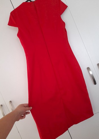 Kırmızı yırtmaçlı mini elbise - Görsel 3