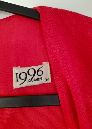 Kırmızı yırtmaçlı mini elbise - Görsel 5