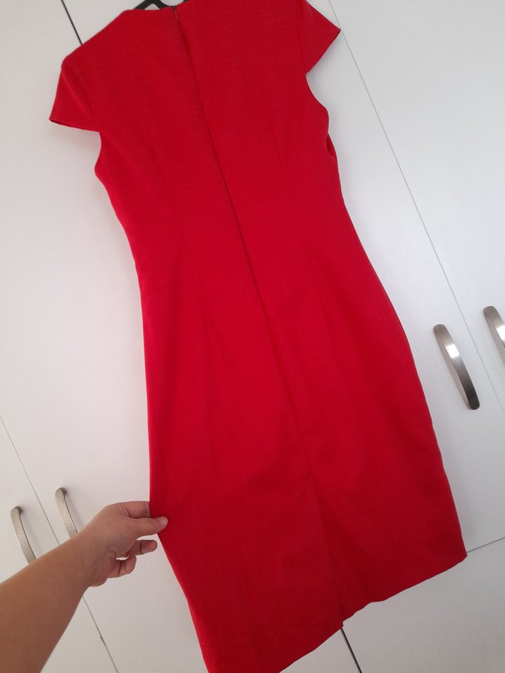 Kırmızı yırtmaçlı mini elbise - Görsel 3