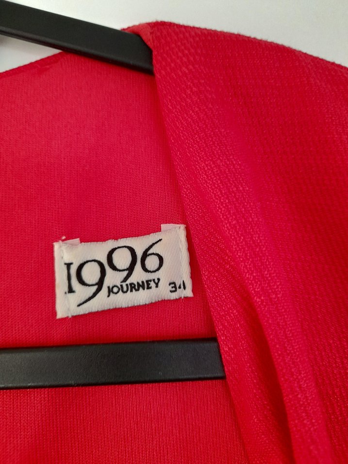 Kırmızı yırtmaçlı mini elbise - Görsel 5