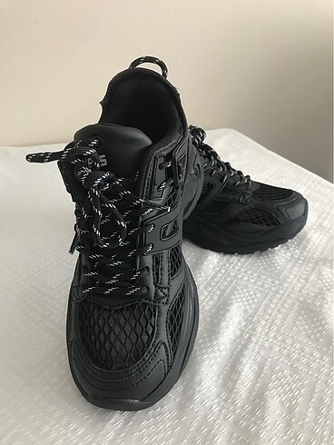 36 Beden siyah Renk Guess spor ayakkabı