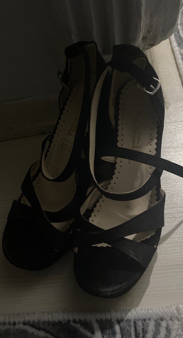 Siyah Tokalı Siyah Dolgu Topuklu Kadın Ayakkabı - Görsel 2