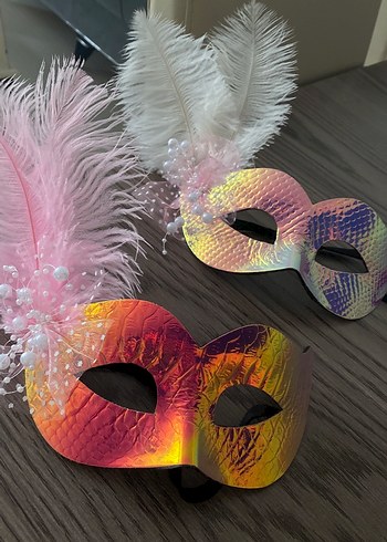 Tüy Detaylı Renkli Maske - Görsel 2