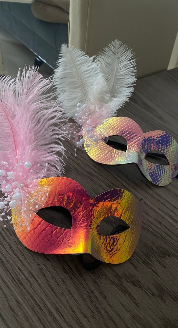 Tüy Detaylı Renkli Maske - Görsel 2