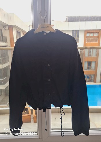 Düğmeli Kahverengi Saten Yağmurluk - Görsel 3