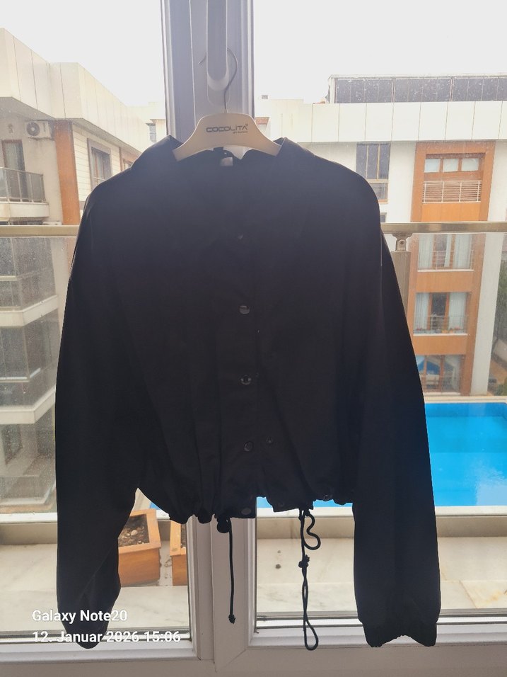 Düğmeli Kahverengi Saten Yağmurluk - Görsel 3