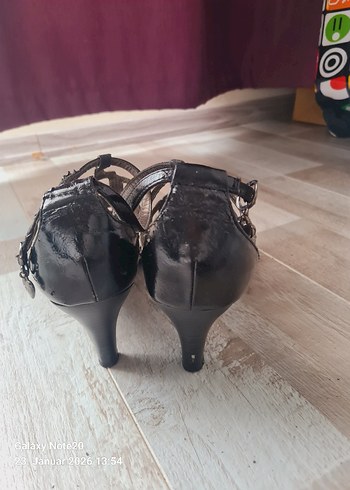 Kemerli Siyah Yılan Derisi Desenli Dolgu Topuklu Kadın Ayakkabı - Görsel 2