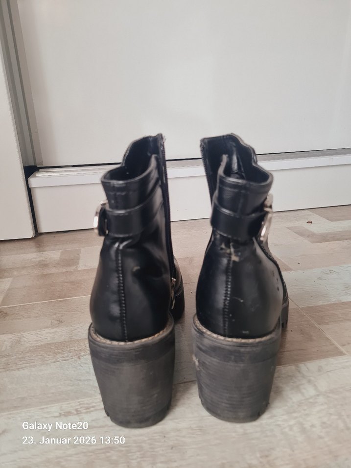 Tokalı Siyah Deri Blok Topuklu Bot - Görsel 3