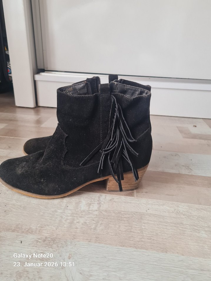 Siyah Püsküllü Süet Kadın Dolgu Topuk Bot - Görsel 3