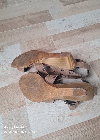 Bej Süet Kadın Dolgu Topuklu Tokalı Sandalet - Görsel 3