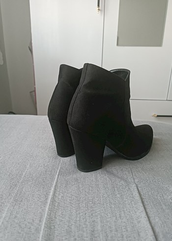Diğer Siyah Süet Tokalı Kadın Bot