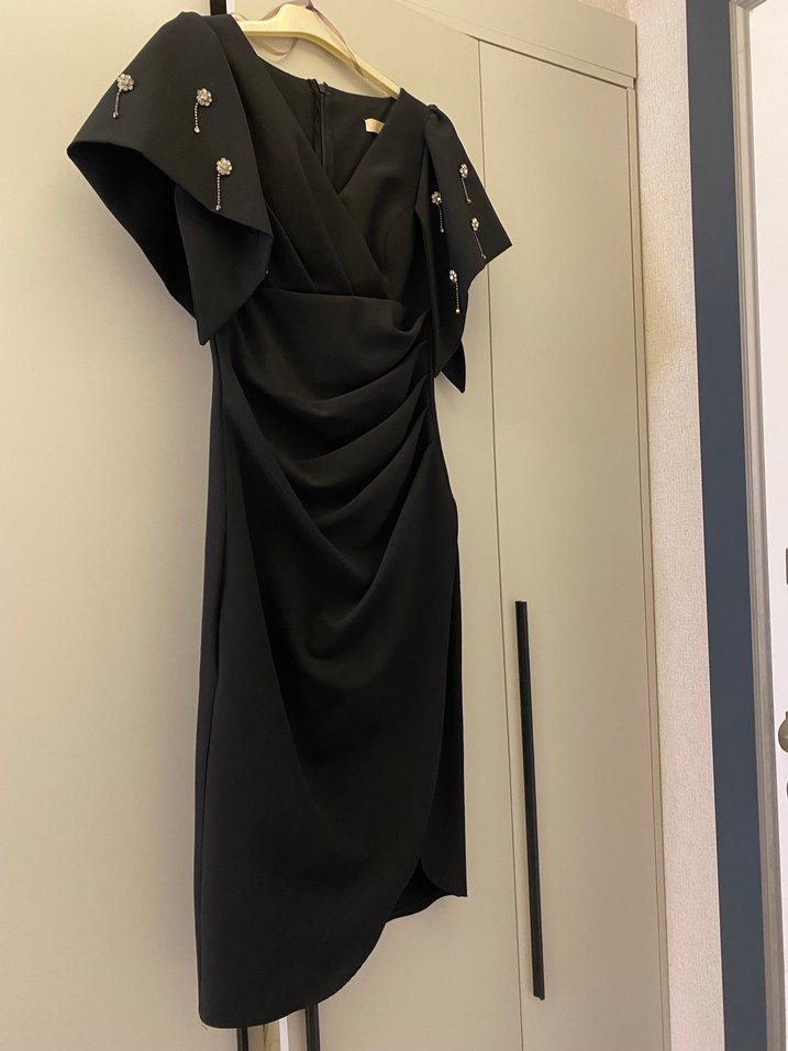 Kısa Kollu Drapeli Siyah  Elbise - Görsel 4