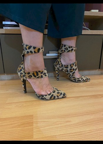 Kahverengi Leopar Desenli Süet Topuklu Ayakkabı - Görsel 3