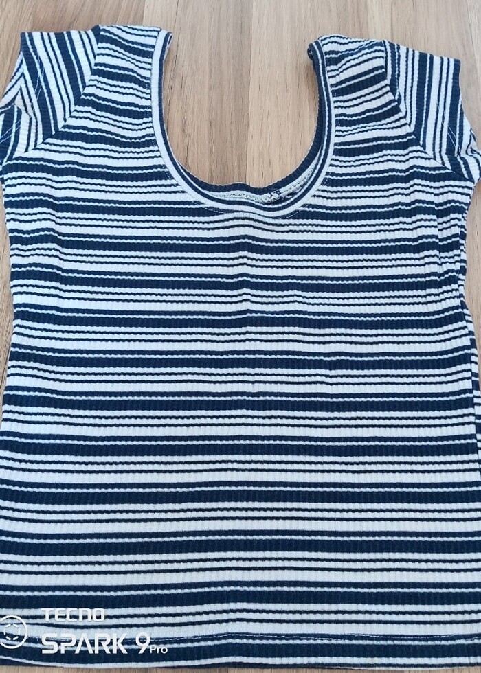 Crop tişört  - Görsel 2