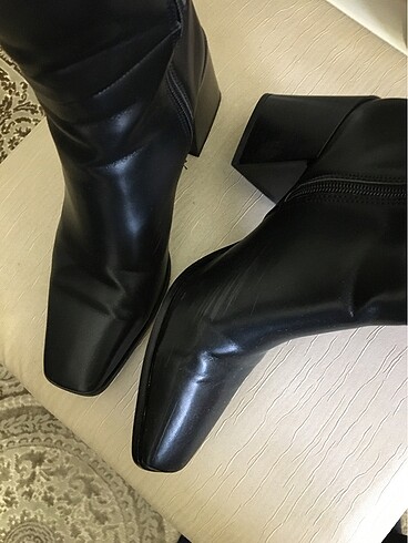 Zara siyah topuklu çizme