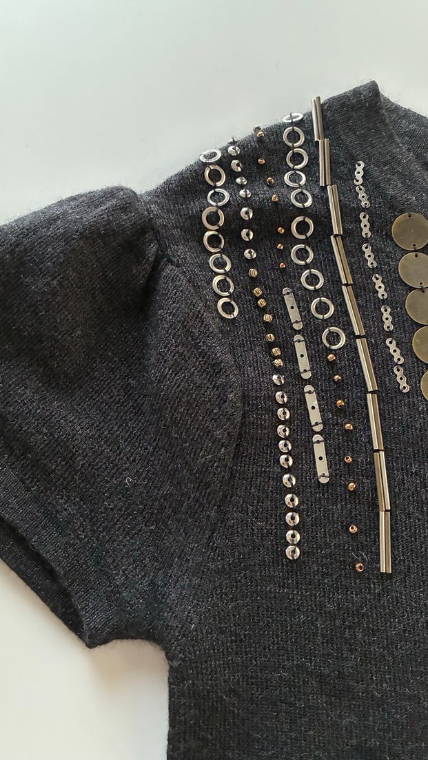 Boncuk İşlemeli Gri Midi Triko Elbise - Görsel 3