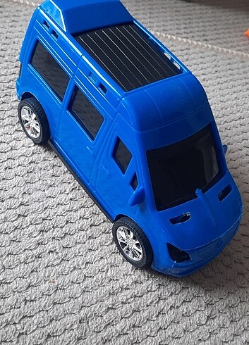 Oyuncak minibüs