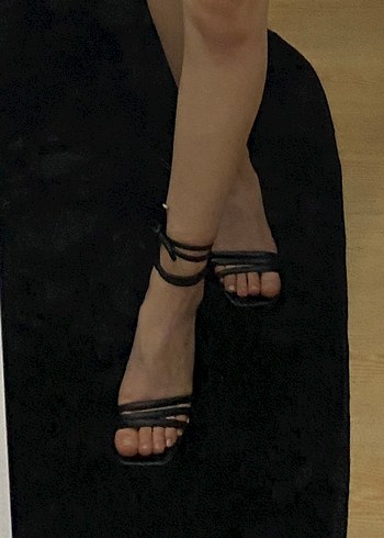 Zara Siyah Bilekten Bağlamalı İnce Topuklu Ayakkabı